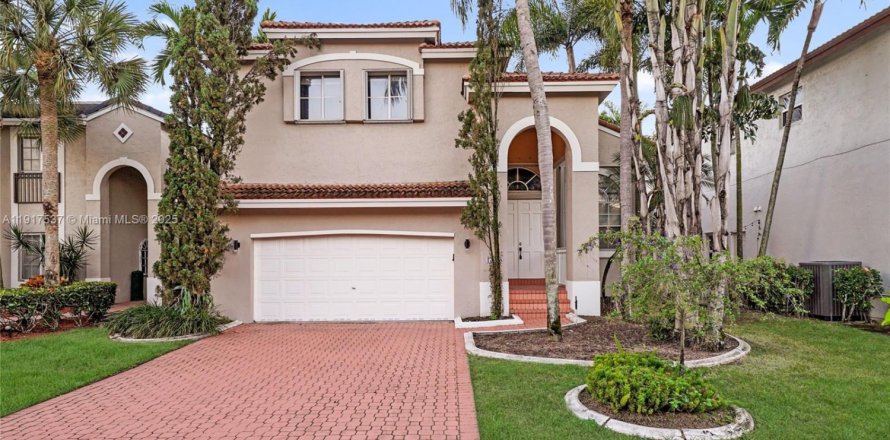 Villa ou maison à Pembroke Pines, Floride 4 chambres, 233.46 m2 № 1973871