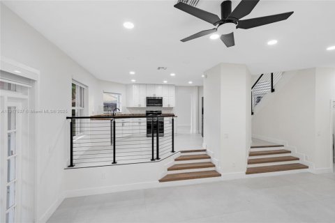 Villa ou maison à vendre à Pembroke Pines, Floride: 4 chambres, 233.46 m2 № 1973871 - photo 8