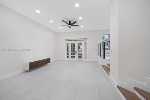 Villa ou maison à vendre à Pembroke Pines, Floride: 4 chambres, 233.46 m2 № 1973871 - photo 10