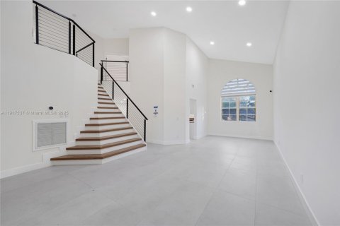 Villa ou maison à vendre à Pembroke Pines, Floride: 4 chambres, 233.46 m2 № 1973871 - photo 6