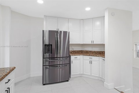 Villa ou maison à vendre à Pembroke Pines, Floride: 4 chambres, 233.46 m2 № 1973871 - photo 14