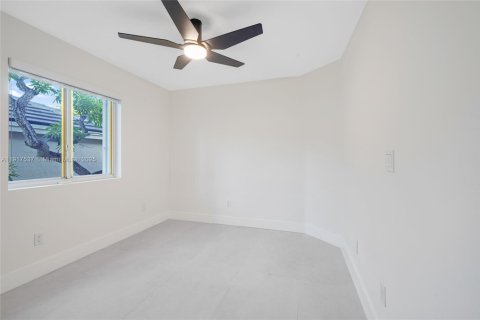 Villa ou maison à vendre à Pembroke Pines, Floride: 4 chambres, 233.46 m2 № 1973871 - photo 28