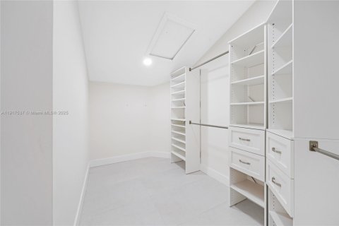 Villa ou maison à vendre à Pembroke Pines, Floride: 4 chambres, 233.46 m2 № 1973871 - photo 20