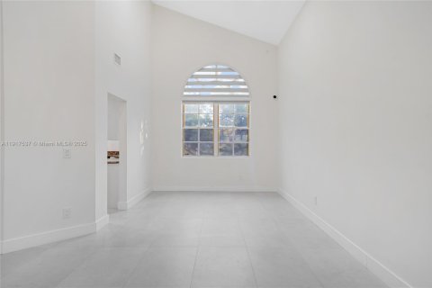 Villa ou maison à vendre à Pembroke Pines, Floride: 4 chambres, 233.46 m2 № 1973871 - photo 11