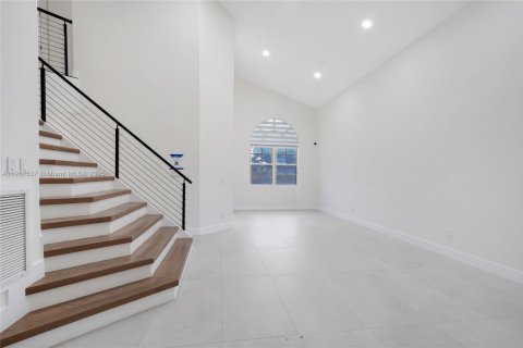 Villa ou maison à vendre à Pembroke Pines, Floride: 4 chambres, 233.46 m2 № 1973871 - photo 5