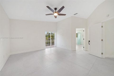 Villa ou maison à vendre à Pembroke Pines, Floride: 4 chambres, 233.46 m2 № 1973871 - photo 18
