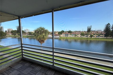 Кондоминиум с 1 спальней в Авентура, Флорида № 2000027