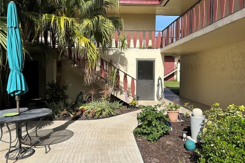 Купить кондоминиум в Ротонда, Флорида 7 комнат, 103.86м2, № 1917789 - фото 2