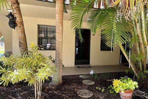 Купить кондоминиум в Ротонда, Флорида 7 комнат, 103.86м2, № 1917789 - фото 1