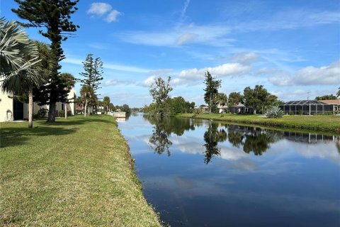 Купить кондоминиум в Ротонда, Флорида 7 комнат, 103.86м2, № 1917789 - фото 9