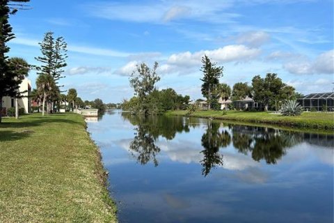 Купить кондоминиум в Ротонда, Флорида 7 комнат, 103.86м2, № 1917789 - фото 7