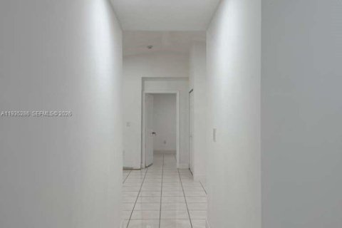 Снять в аренду виллу или дом в Майами-Гарденс, Флорида 4 спальни, 136.01м2, № 1997627 - фото 11