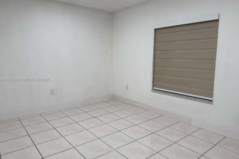 Снять в аренду виллу или дом в Майами-Гарденс, Флорида 4 спальни, 136.01м2, № 1997627 - фото 6