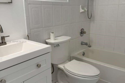 Снять в аренду виллу или дом в Майами-Гарденс, Флорида 4 спальни, 136.01м2, № 1997627 - фото 15