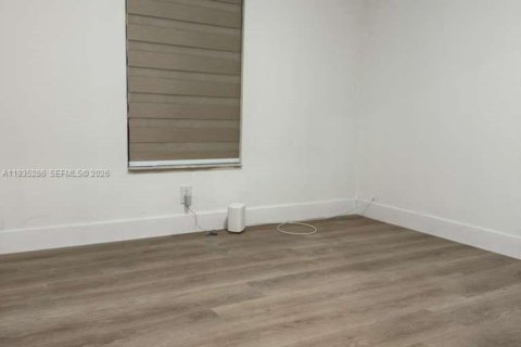 Снять в аренду виллу или дом в Майами-Гарденс, Флорида 4 спальни, 136.01м2, № 1997627 - фото 16