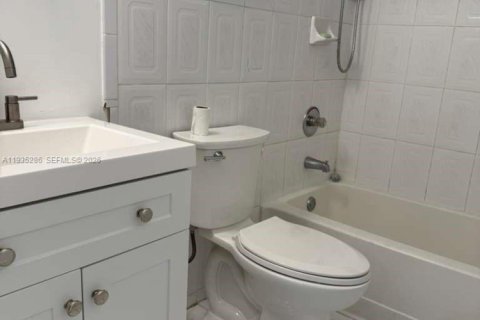 Снять в аренду виллу или дом в Майами-Гарденс, Флорида 4 спальни, 136.01м2, № 1997627 - фото 14