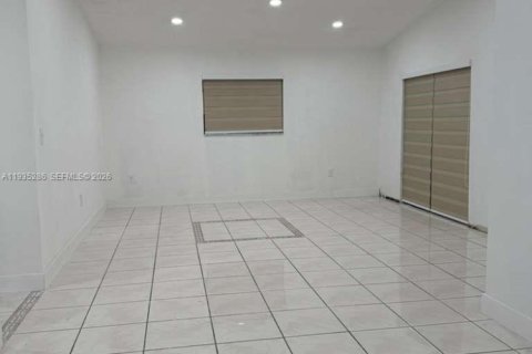 Снять в аренду виллу или дом в Майами-Гарденс, Флорида 4 спальни, 136.01м2, № 1997627 - фото 8