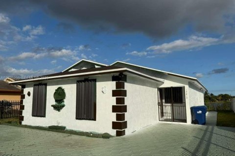 Дом в Майами-Гарденс, Флорида 4 спальни, 136.01м2 № 1997627