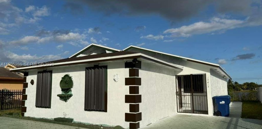 Дом в Майами-Гарденс, Флорида 4 спальни, 136.01м2 № 1997627