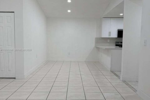 Снять в аренду виллу или дом в Майами-Гарденс, Флорида 4 спальни, 136.01м2, № 1997627 - фото 17