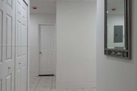 Снять в аренду виллу или дом в Майами-Гарденс, Флорида 4 спальни, 136.01м2, № 1997627 - фото 12