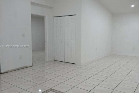 Снять в аренду виллу или дом в Майами-Гарденс, Флорида 4 спальни, 136.01м2, № 1997627 - фото 10