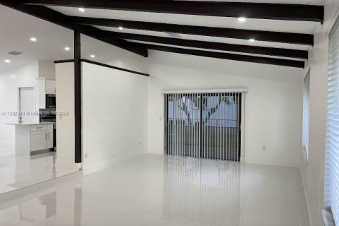 Villa ou maison à louer à Palmetto Bay, Floride: 3 chambres, 172.33 m2 № 2016951 - photo 6