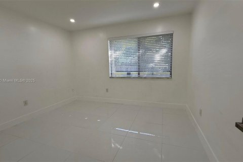 Villa ou maison à louer à Palmetto Bay, Floride: 3 chambres, 172.33 m2 № 2016951 - photo 11