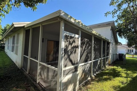 Villa ou maison à louer à Palmetto Bay, Floride: 3 chambres, 172.33 m2 № 2016951 - photo 16