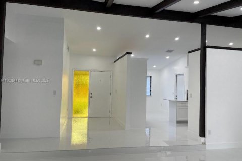 Villa ou maison à louer à Palmetto Bay, Floride: 3 chambres, 172.33 m2 № 2016951 - photo 2