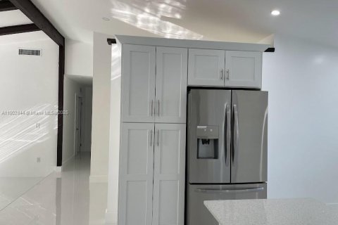 Villa ou maison à louer à Palmetto Bay, Floride: 3 chambres, 172.33 m2 № 2016951 - photo 4