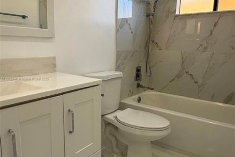 Villa ou maison à louer à Palmetto Bay, Floride: 3 chambres, 172.33 m2 № 2016951 - photo 12