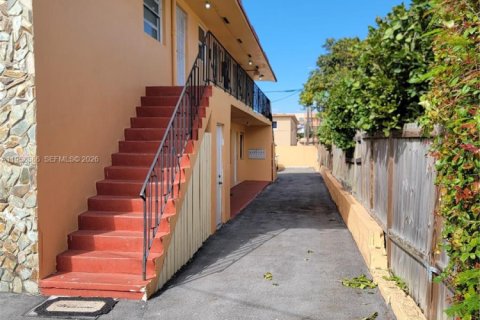 Immobilier commercial à vendre à Miami, Floride № 2007942 - photo 2