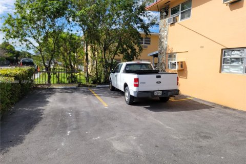 Immobilier commercial à vendre à Miami, Floride № 2007942 - photo 4