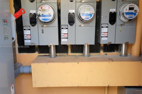 Immobilier commercial à vendre à Miami, Floride № 2007942 - photo 12