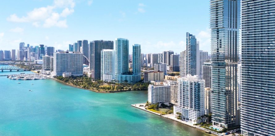 Кондоминиум с 4 спальнями в Майами, Флорида № 2027638
