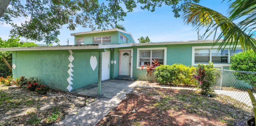 House in Boynton Beach, Florida 3 bedrooms, 107.77 sq.m. № 2176534