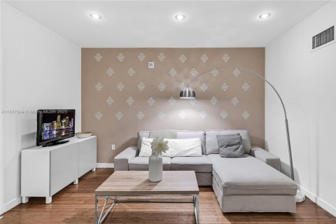 Снять в аренду кондоминиум в Майами-Бич, Флорида 1 спальня, 52.58м2, № 1957739 - фото 4