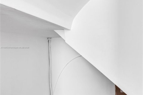 Снять в аренду кондоминиум в Майами-Бич, Флорида 1 спальня, 52.58м2, № 1957739 - фото 15