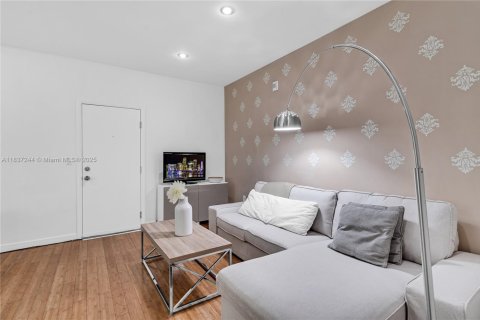 Снять в аренду кондоминиум в Майами-Бич, Флорида 1 спальня, 52.58м2, № 1957739 - фото 3