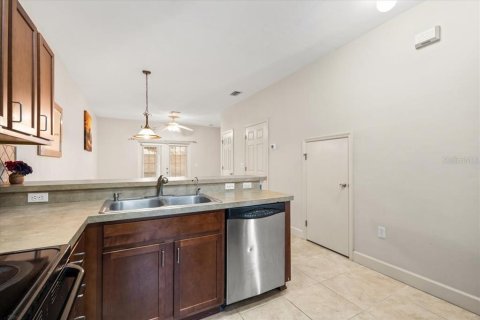 Condo in Gainesville, Florida, 2 bedrooms № 2115257 - photo 12