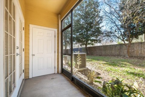 Condo in Gainesville, Florida, 2 bedrooms № 2115257 - photo 29