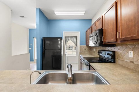 Condo in Gainesville, Florida, 2 bedrooms № 2115257 - photo 9
