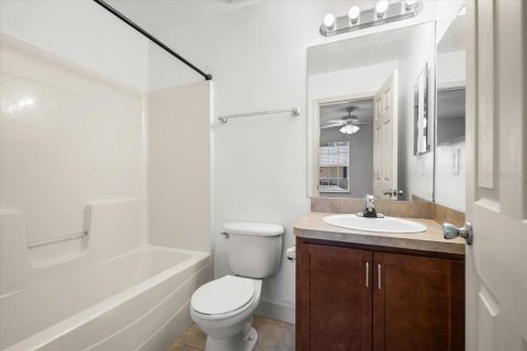 Condo in Gainesville, Florida, 2 bedrooms № 2115257 - photo 28