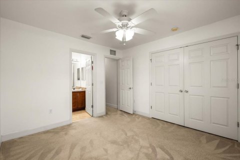 Condo in Gainesville, Florida, 2 bedrooms № 2115257 - photo 27