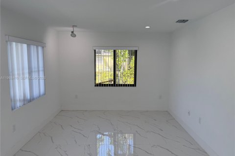 Commercial property in Florida City, Florida 200.67 sq.m. № 2090574 - photo 13