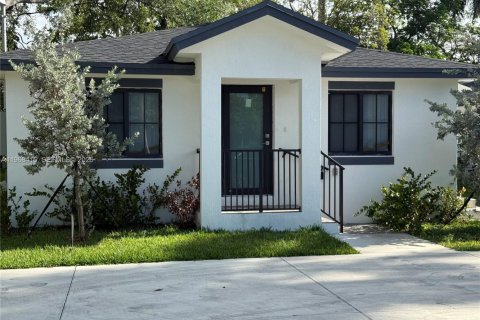 Commercial property in Florida City, Florida 200.67 sq.m. № 2090574