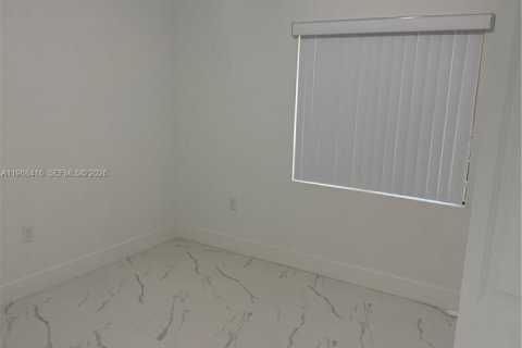 Commercial property in Florida City, Florida 200.67 sq.m. № 2090574 - photo 9