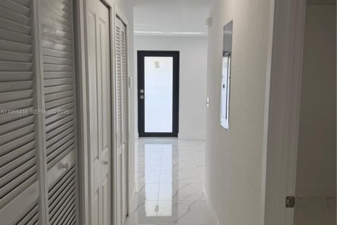 Commercial property in Florida City, Florida 200.67 sq.m. № 2090574 - photo 10