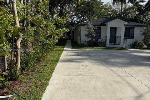Commercial property in Florida City, Florida 200.67 sq.m. № 2090574 - photo 3